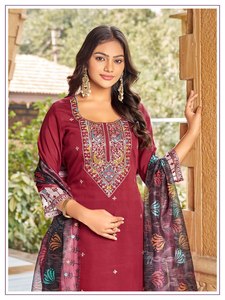 ผ้าไหมผ้าแจ็คการ์ดวิสคอสสีแท้พร้อมพิมพ์ลายดิจิทัล kurti PANT dupatta ทำงานหลายด้าย Jari เย็บปักเย็บอย่างเต็มที่ - Product Image 2
