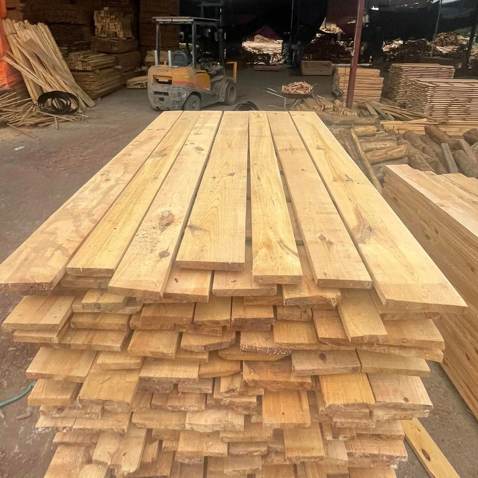 באיכות גבוהה אורן עץ עץ עץ עבור סיטונאי בניית טבעי עץ