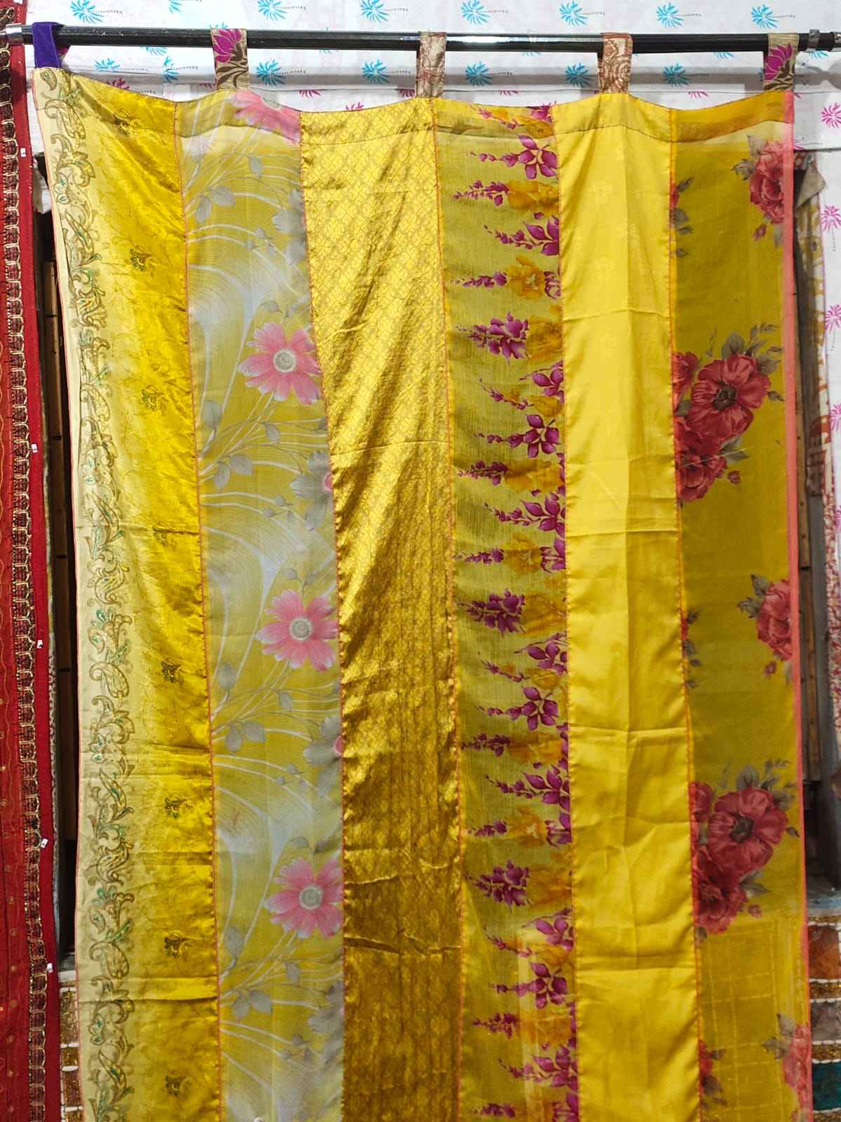 สีเหลือง