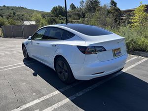 2022特斯拉Model 3远程AWD双电机358英里范围电动汽车采用自动驾驶技术降低售价
