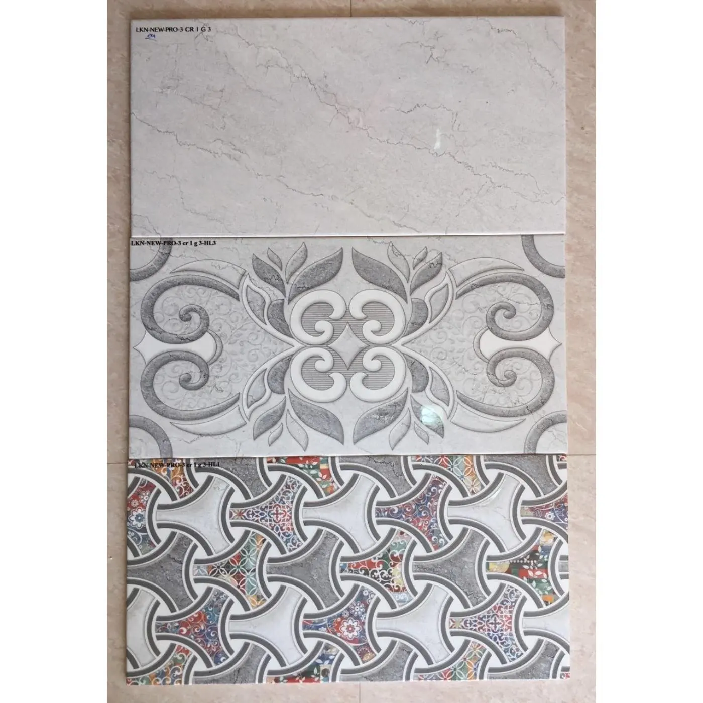 300x600mm superfici vibranti e luminose e la geometria delle piastrelle per pareti in ceramica a triangolo si uniscono per creare un aspetto accattivante