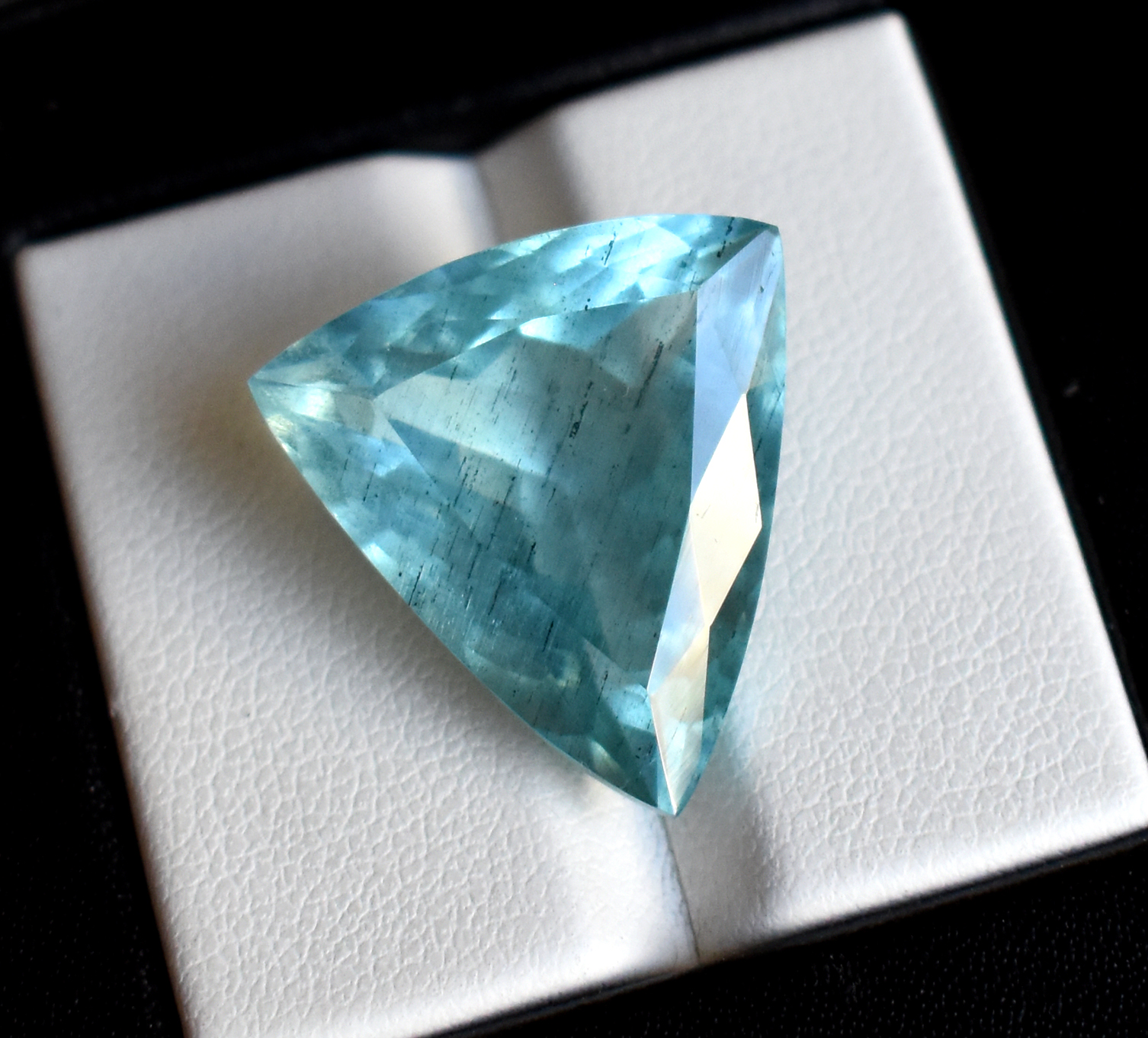 สีฟ้า