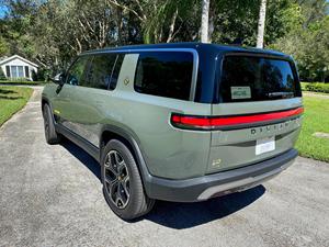 2023 Rivian R1S Launch EditionクワッドモーターAWD、大型バッテリーパック、Launch Green