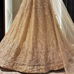 最佳传统印度巴基斯坦Lehenga Choli刺绣丝滑重网布婚礼派对，精选最新花式模特 - Product Image 1