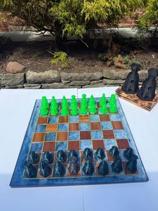 列出优质定制木材和树脂棋盘盒象棋游戏套装豪华树脂红黑棋子Tayyab工艺品