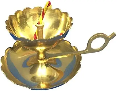 Pure Brass Diwali Kuber Deepak Em Stand Diya Oil Lamp Aarti & Diya em Um com Chame Apoiado