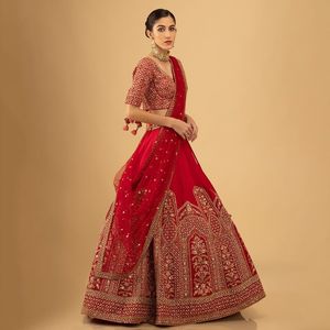 Özel gelin giyim ipek kraliyet <span class=keywords><strong>Lehenga</strong></span> Choli dizisi ile ve nakış ipliği iş düğün elbisesi hindistan üretici Surat