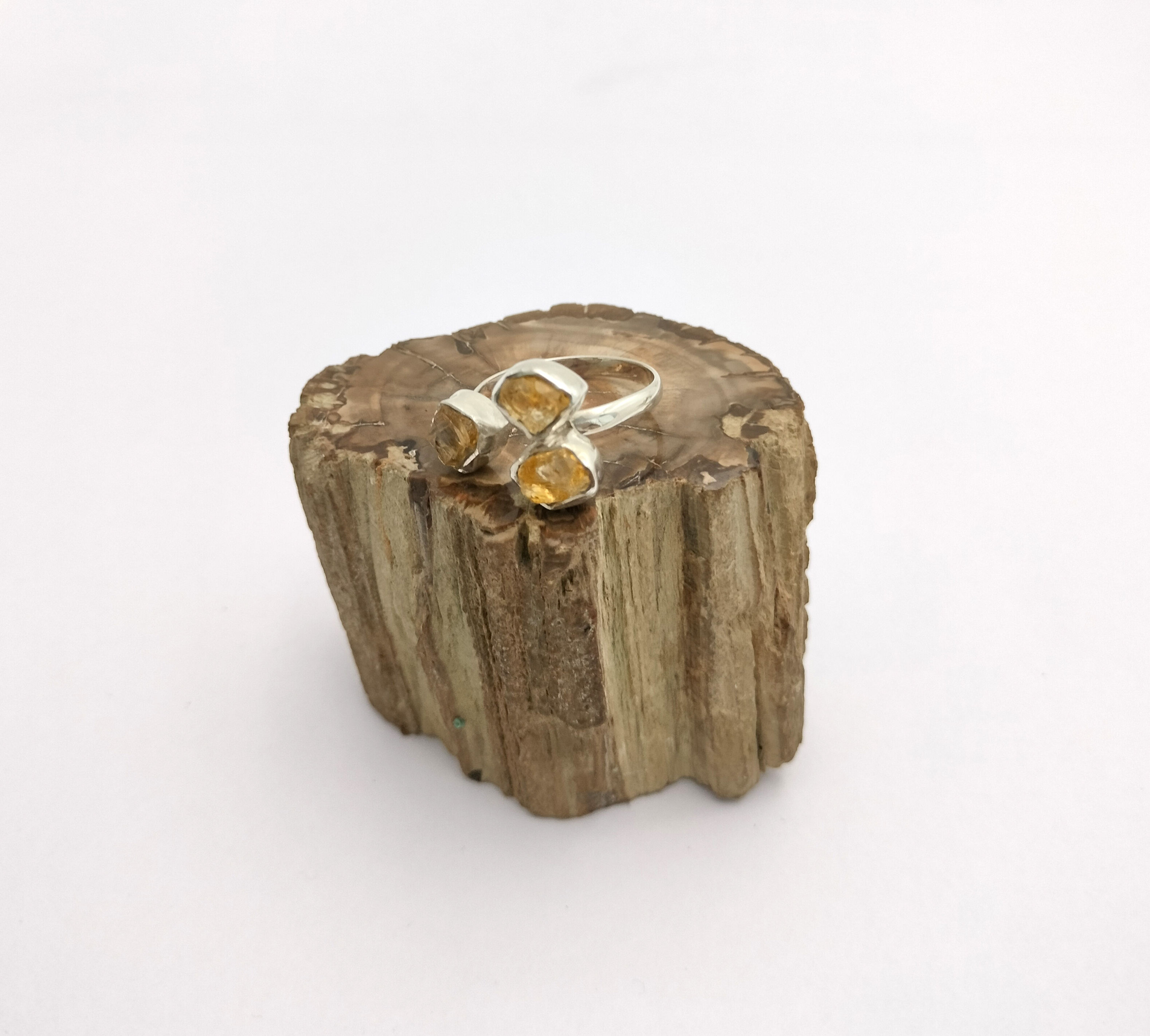 สีเหลือง