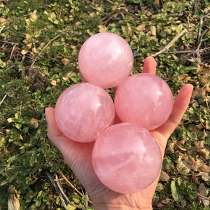 新しい卸売ローズクォーツジェムストーンスフェアーズボール | ナチュラルピンクローズクォーツクリスタルボールスフェアーエナジークリスタルオンラインで購入 - Product Image 2