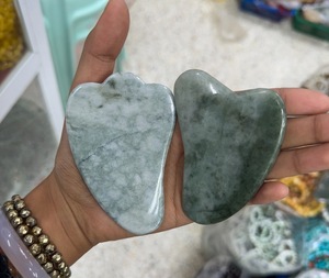 Guasha tekniği için barış ve rahatlama için yeşim silindiri - Product Image 1