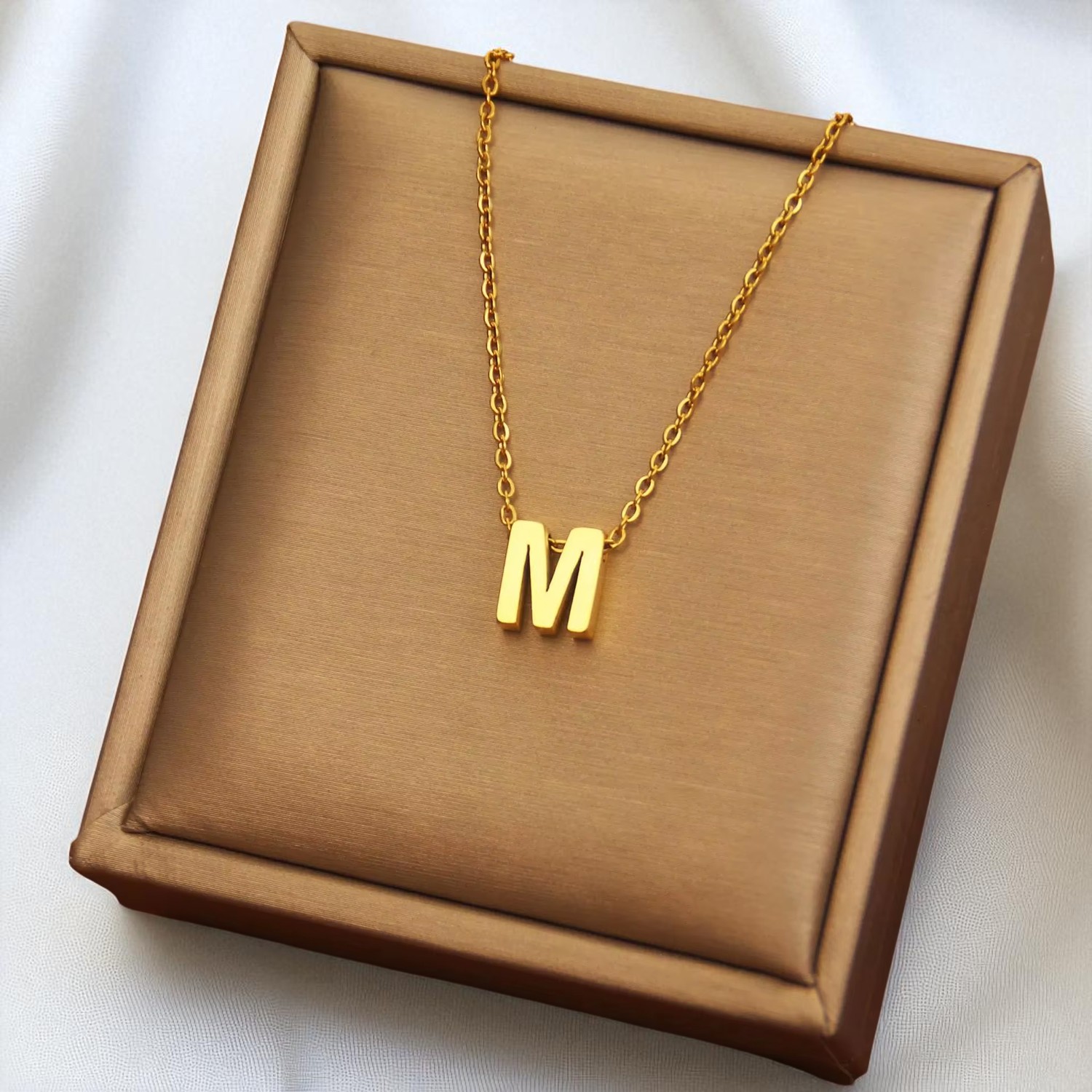ตัวอักษร "M"