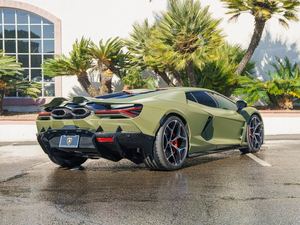 Oldukça kullanılan 2024 RHD Lamborghini Revuelto