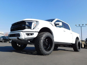 使用2024福特F-150右舵驾驶，配有出色的手动工具 - Product Image 2