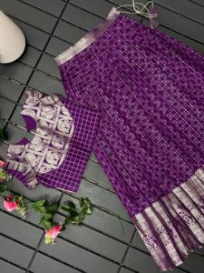 时尚的Kanchipuram <span class=keywords><strong>Lehenga</strong></span>儿童侧开袖衬衫 & Latkans