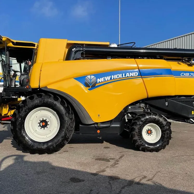 Ziemlich gebrauchte landwirtschaft liche Maschinen Mähdrescher New-Holland CR9060 für Reis und Weizen Günstige Mähdrescher aus Frankreich