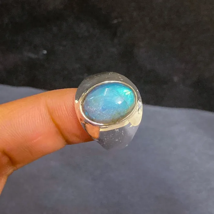 Bague ovale en labradorite Bague pour homme Bagues en laiton plaqué argent pour homme Vente en gros Bague en cristal avec pierres naturelles oxydées Cadeaux fins