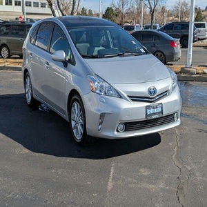 2013 Toyota Prius v beş FWD kullanılan elektrikli hibrid araba 8L Turbo motor otomatik şanzıman ışık deri R18 alüminyum alaşım - Product Image 1