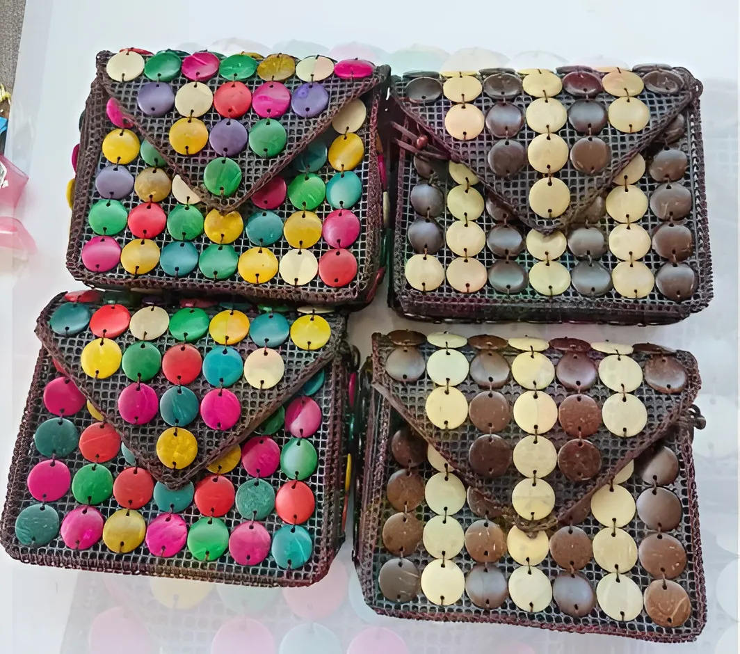 น้ำตาลอ่อน