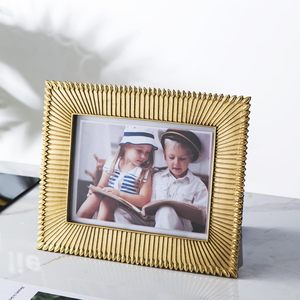 Yeni varış Modern rustik 6x8 fotoğraf çerçevesi reçine masa üstü ekran MDF ahşap duvar masa tabanı ev dekor Modern MDF fotoğraf çerçevesi - Product Image 2