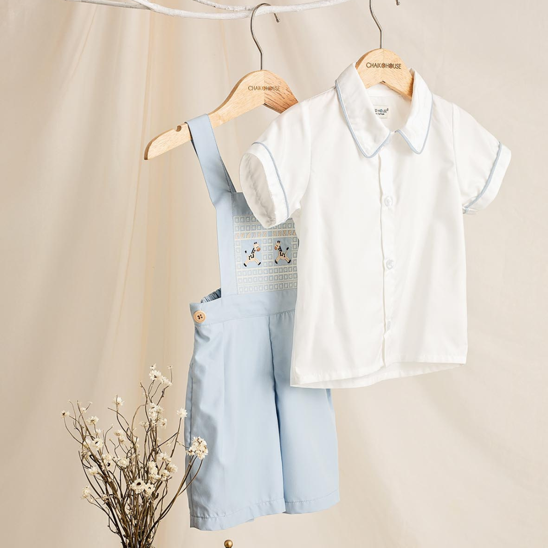 สีขาวและสีฟ้า