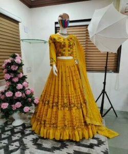 Karmaşık el, özel günler iç<span class=keywords><strong>in</strong></span> Lehenga Choli çalıştı.