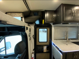 MOTORHOME หรูหราใช้สําหรับตั้งแคมป์ 2023 DYNAMAX ISATA 3 24FW - Product Image 6