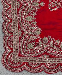Schöner weißer und roter <span class=keywords><strong>Saree</strong></span> für Frauen mit ausgefallener Stickerei und atember aubendem Hochzeitsfeier-Look <span class=keywords><strong>Saree</strong></span> / Sari / Shari