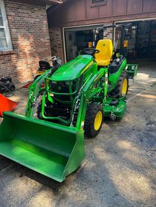 购买John Deer 2025R 4x4迷你轮式拖拉机割草机甲板25HP多功能4WD发动机轴承芯购买二手拖拉机立即出售