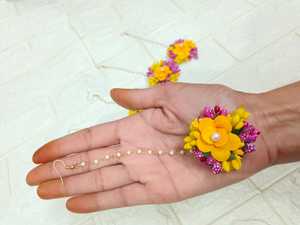 黄色の花Maang <span class=keywords><strong>Tikka</strong></span>セットHaldi Mehendi Wedding | インドの花嫁介添人フラワージュエリー | ブライダルリターンギフト好意サプライヤー