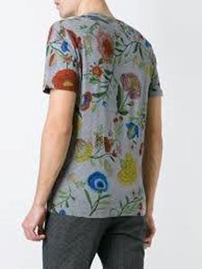 トップセールメンズブラックコットンTシャツカスタムカラー & ラベルプリントTシャツVネック半袖ファッショナブルなメンズTシャツ