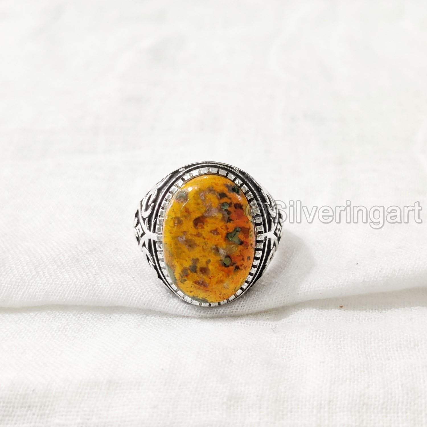 สีเหลืองน้ำตาล