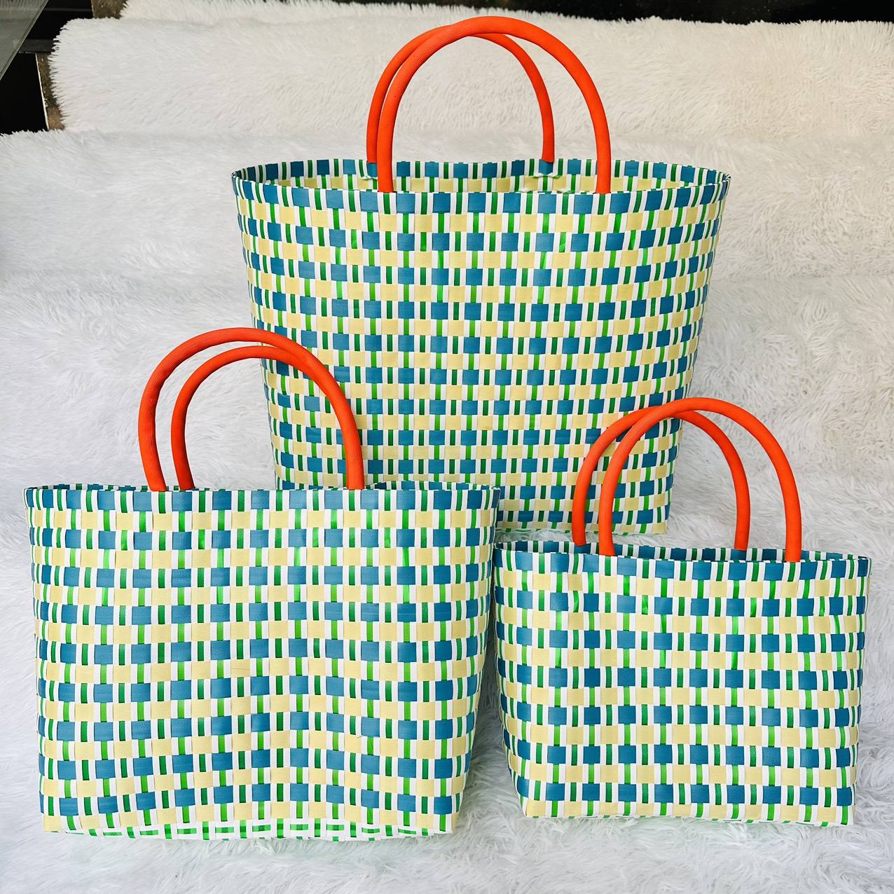 สีเขียวอ่อน