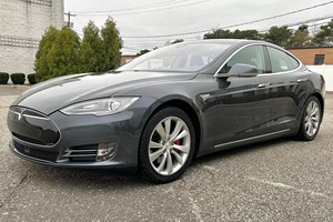 2024特斯拉Model S P85D高级性能左转向智能制造带后置摄像头提升您的驾驶体验