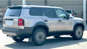Marka yeni 2024 PRADO <span class=keywords><strong>VXR</strong></span> 3.5L benzinli motor gri renk ACC CRUISE otomatik şanzıman 4X4 SUV OFF ROAD kullanılan kamyon V6