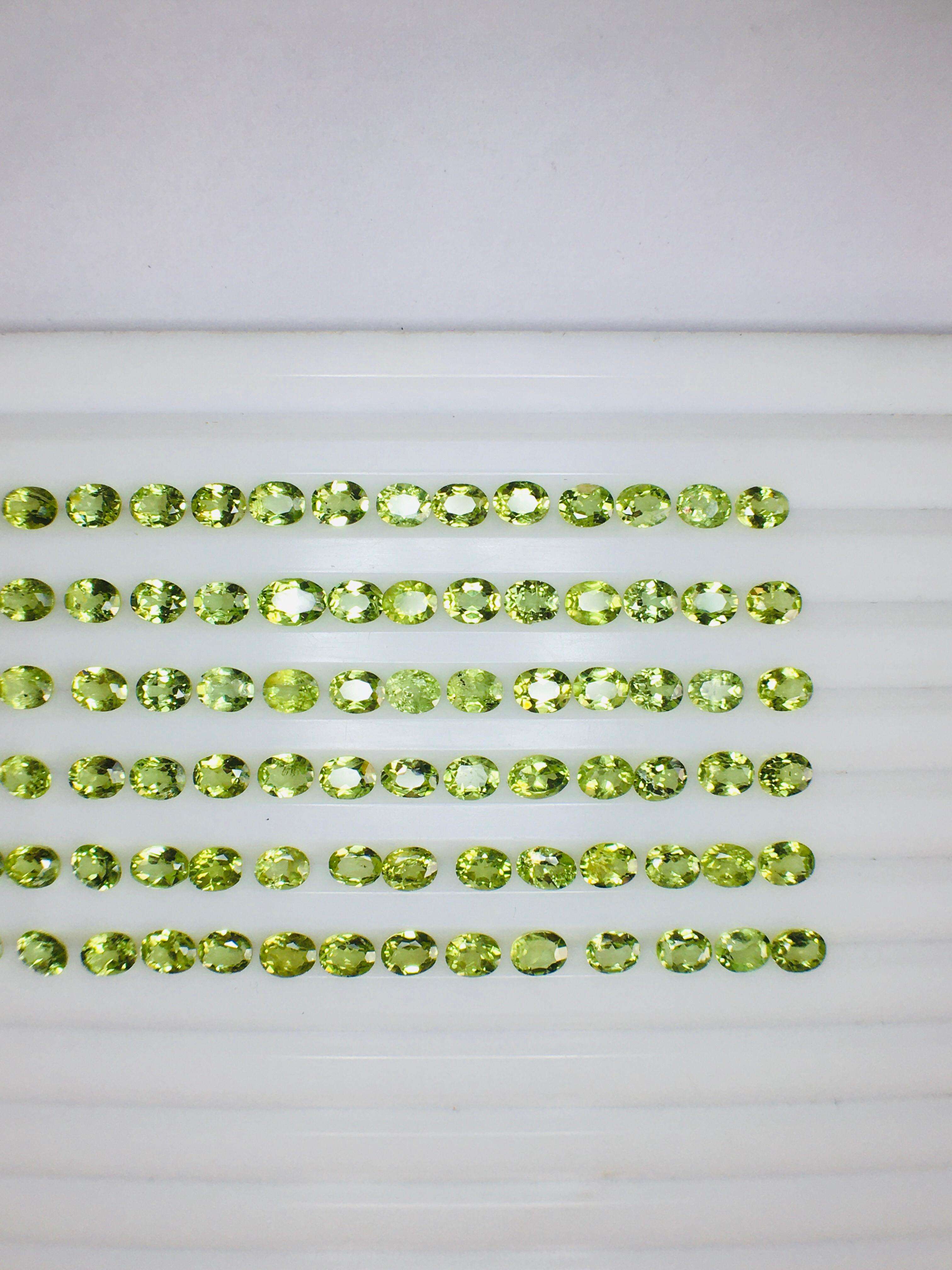 สีเขียว