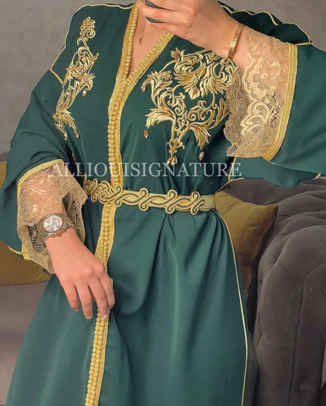 قفطان مغربي ذهبي من الساتان الأخضر والقفطان فستان عربي مع عمل يدوي جميل للغاية للفتيات المسلمات الاوروبيات بيع بالجملة