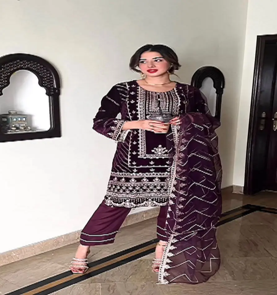 Hermoso traje de diseñador en tela de terciopelo pesado con espejo Real y reprimido También traje Salwar de tela de terciopelo