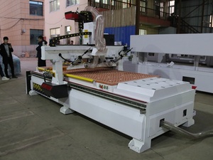 QDLW-1328-16 CNC直定規工具交換マシニングセンターの切断キャビネット鋸刃切断機