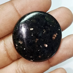 100% หินธรรมชาติ nuummite Cabochon สารพันแบบสุ่มหินหลวมอัญมณีสำหรับทำเครื่องประดับ