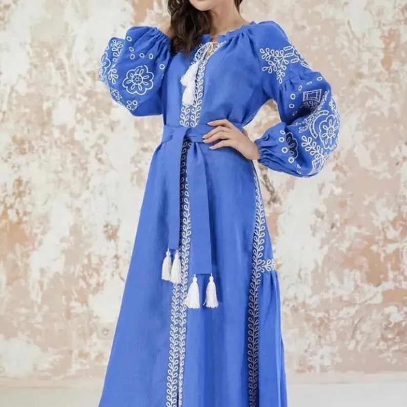 कढ़ाई वाली यूक्रेनी पोशाकें कस्टम डिजाइनर वी-नेक ओपन फ्रंट फैशन पार्टी वियर ड्रेस बेल्ट के साथ थोक सस्ते दाम पर OEM पर