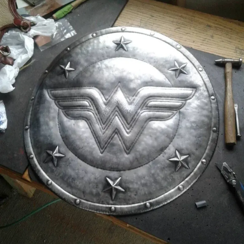 Espada escudo com logotipo personalizado escudos de aço.