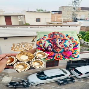インドのサプライヤーからの楽しいディワリ祭のお祝いのためのインドの装飾的なハイエンドメタルディヤとガンパティポトリ