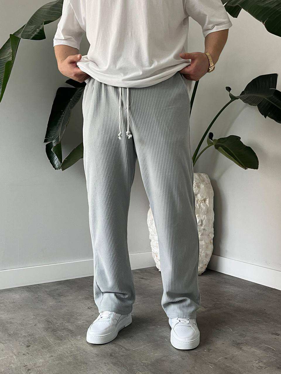 สีเทาเข้ม