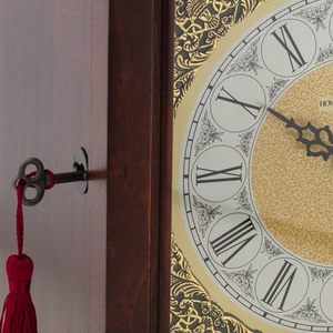 Anh đào Đồng hồ hỏa Táng urn cho tro của Howard Miller, gỗ, gỗ memorial urn, người lớn có kích thước hỏa Táng urn, 10.25 inch cao - Product Image 2