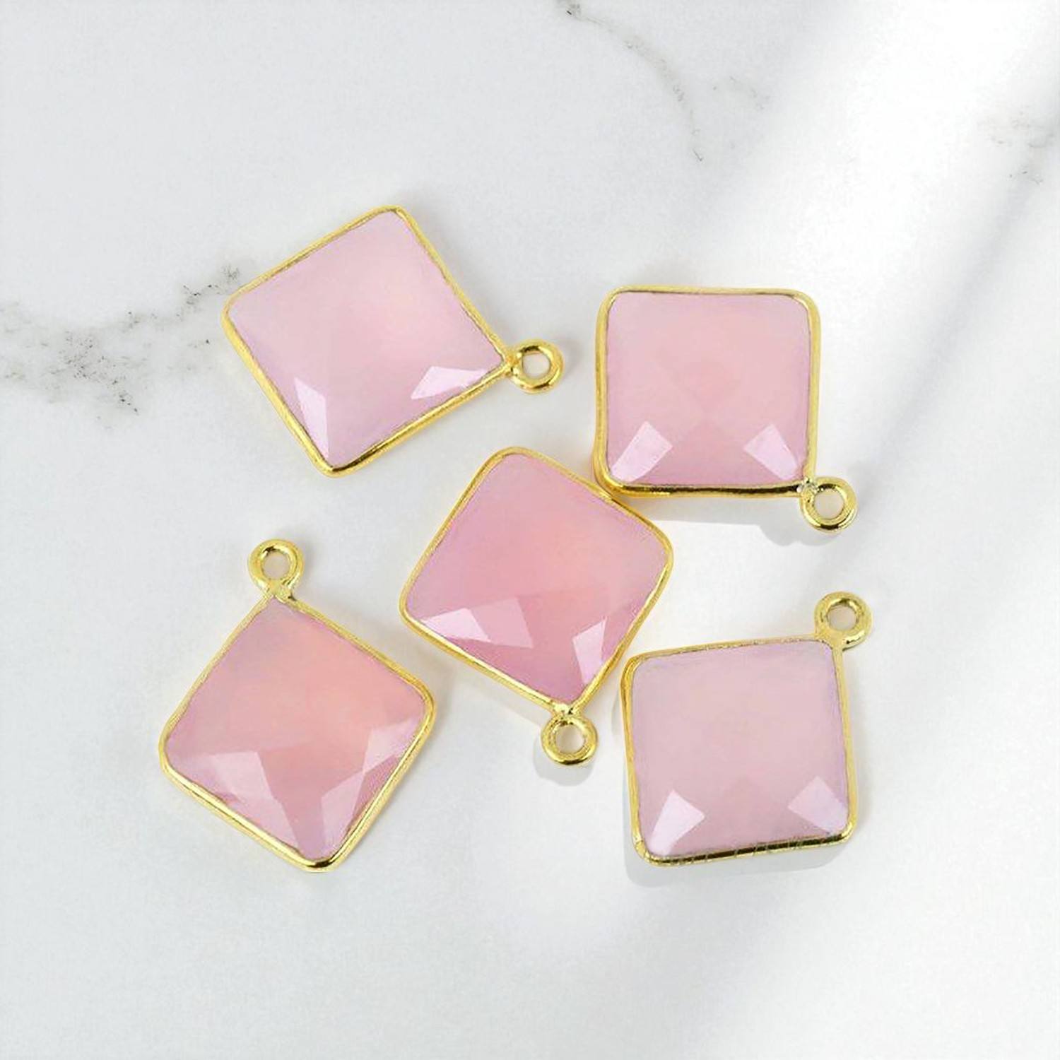 พลอยคาลซิโดนีสีชมพู