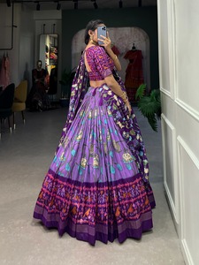 FashionHarbour geleneksel Shibori boyalı tusilk ipek Silk Lehenga Choli süslü Zari dokuma bütçe dostu toptan anlaşma