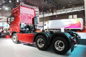 二手I-SUZU GIGA 6X4 50吨容量460HP重型牵引车头