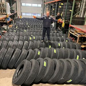 רכב המחיר הטוב ביותר בשימוש צמיגים מכונית למכירה סיטונאי מותג חדש בכל הגדלים צמיגים מכונית/צמיגים גבוהה