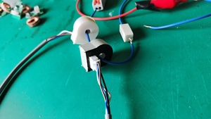 精密DC电流传感器，用于精确的低信号测量高灵敏度耐用的工业设备，设计紧凑