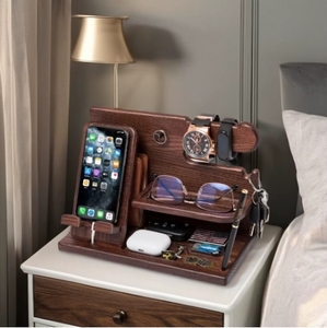 Bằng Gỗ Điện Thoại <span class=keywords><strong>Docking</strong></span> <span class=keywords><strong>Station</strong></span> Người Đàn Ông Của Bàn Đầu Giường Tổ Chức Key Chủ Đứng Ví Đồng Hồ Đứng Quà Tặng Sinh Nhật Ý Tưởng Cho Chồng - Product Image 6